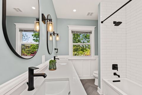Tiny photo for 135 S Cuyler Avenue, Oak Park, IL 60302 (MLS # 12634307)