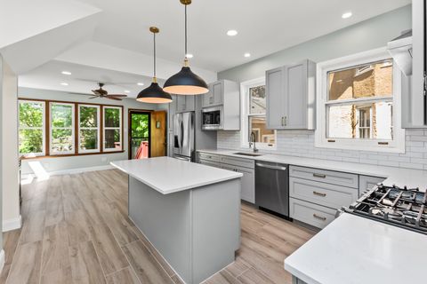Tiny photo for 135 S Cuyler Avenue, Oak Park, IL 60302 (MLS # 12634307)