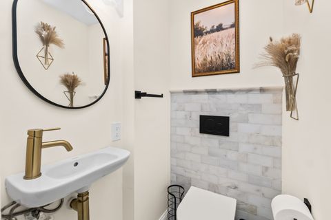 Tiny photo for 135 S Cuyler Avenue, Oak Park, IL 60302 (MLS # 12634307)