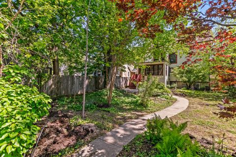 Tiny photo for 135 S Cuyler Avenue, Oak Park, IL 60302 (MLS # 12634307)