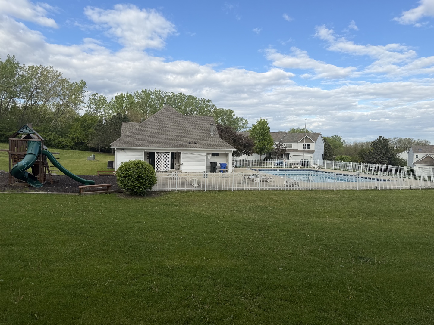 414 Spring Court W