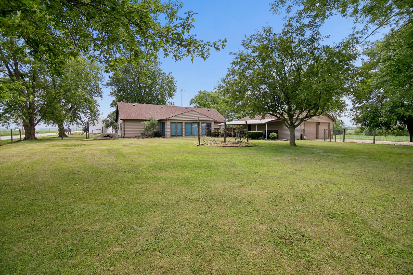 5472 E 2000n Road