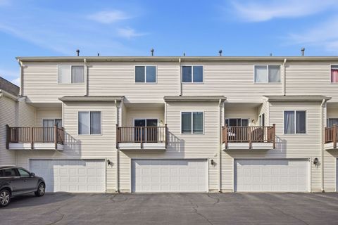 Tiny photo for 140 Enclave Circle #C, Bolingbrook, IL 60440 (MLS # 12591301)