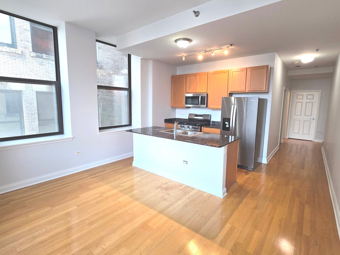 8 W Monroe Street 1800
