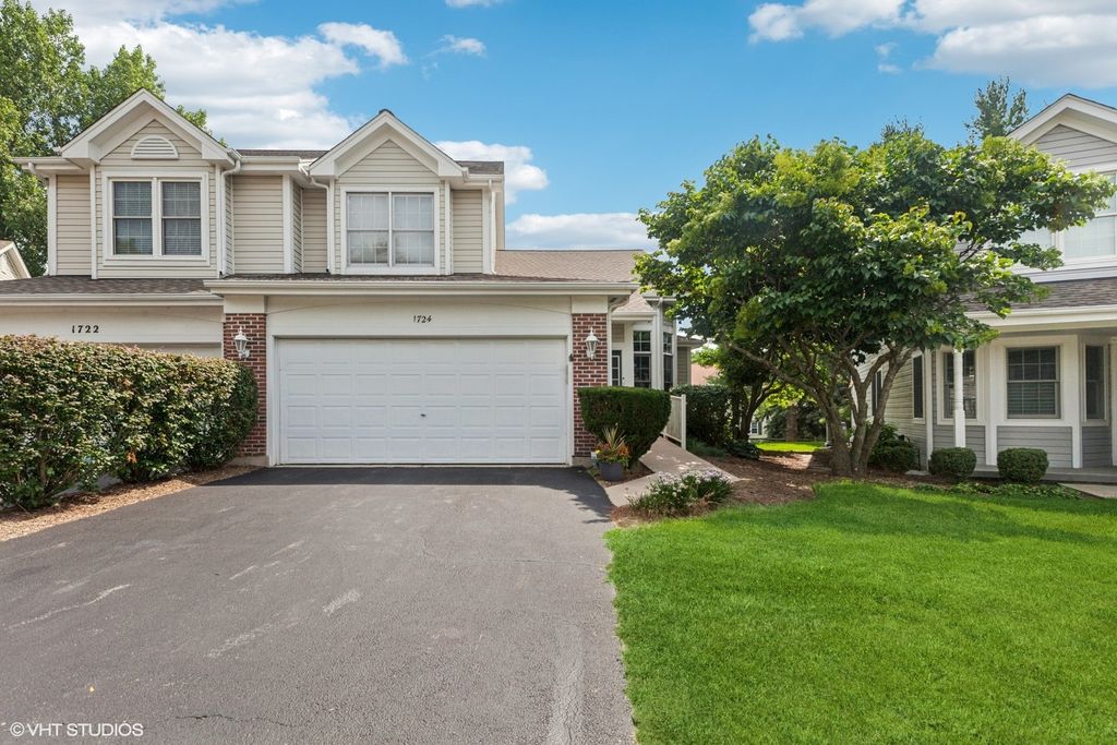 Photo for 1724 Waverly Circle, St. Charles, IL 60174 (MLS # 12508667)