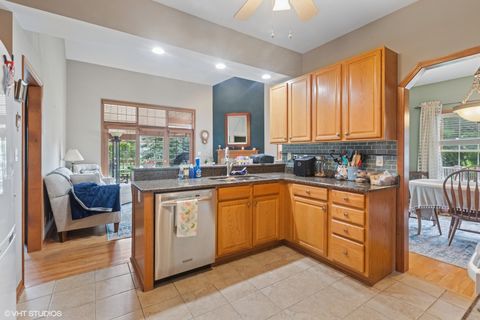 Tiny photo for 1724 Waverly Circle, St. Charles, IL 60174 (MLS # 12508667)