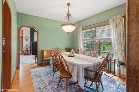 Tiny photo for 1724 Waverly Circle, St. Charles, IL 60174 (MLS # 12508667)