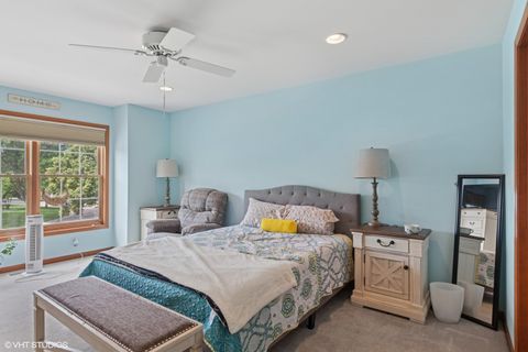 Tiny photo for 1724 Waverly Circle, St. Charles, IL 60174 (MLS # 12508667)