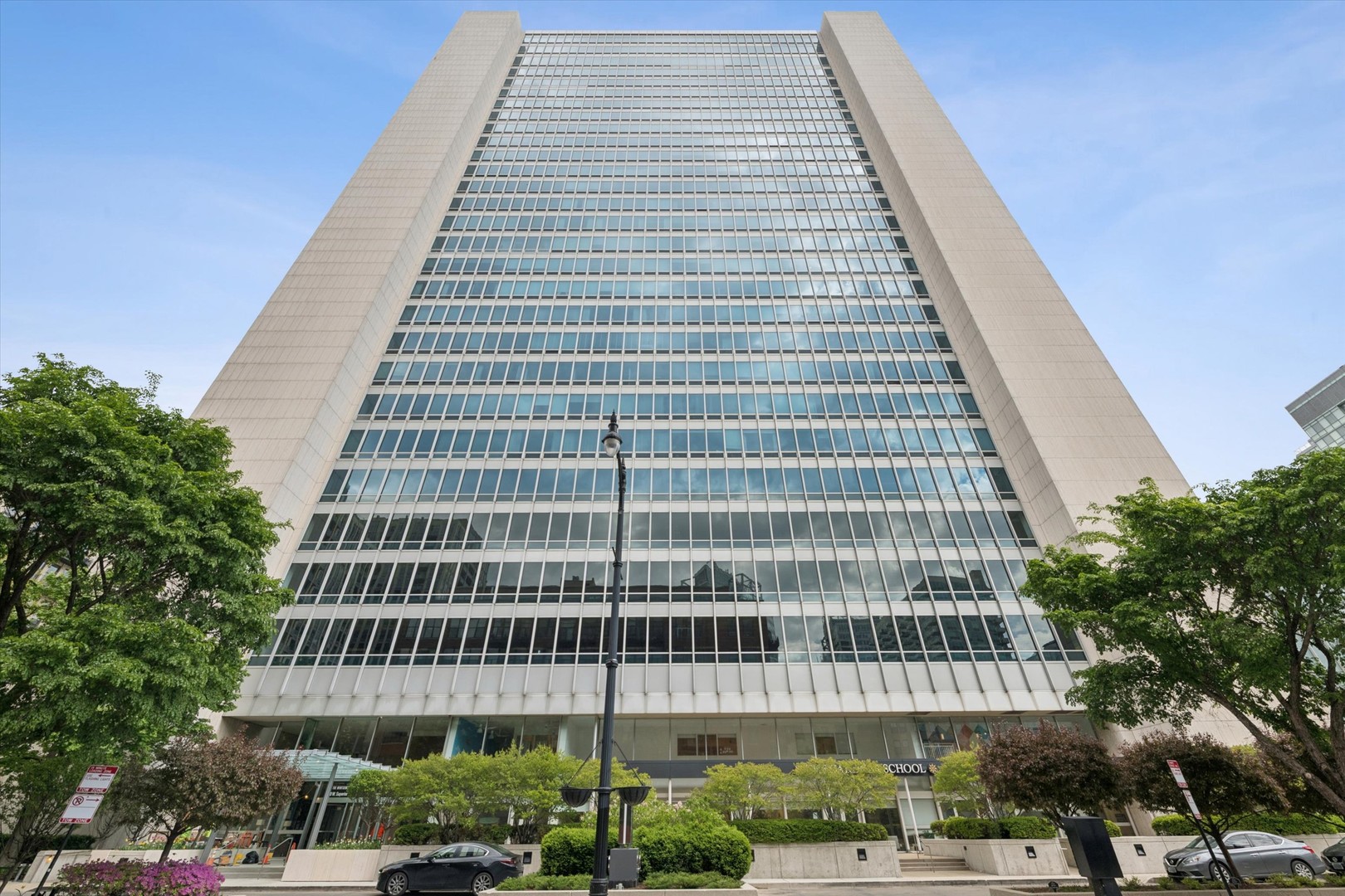 500 W Superior Street 1602