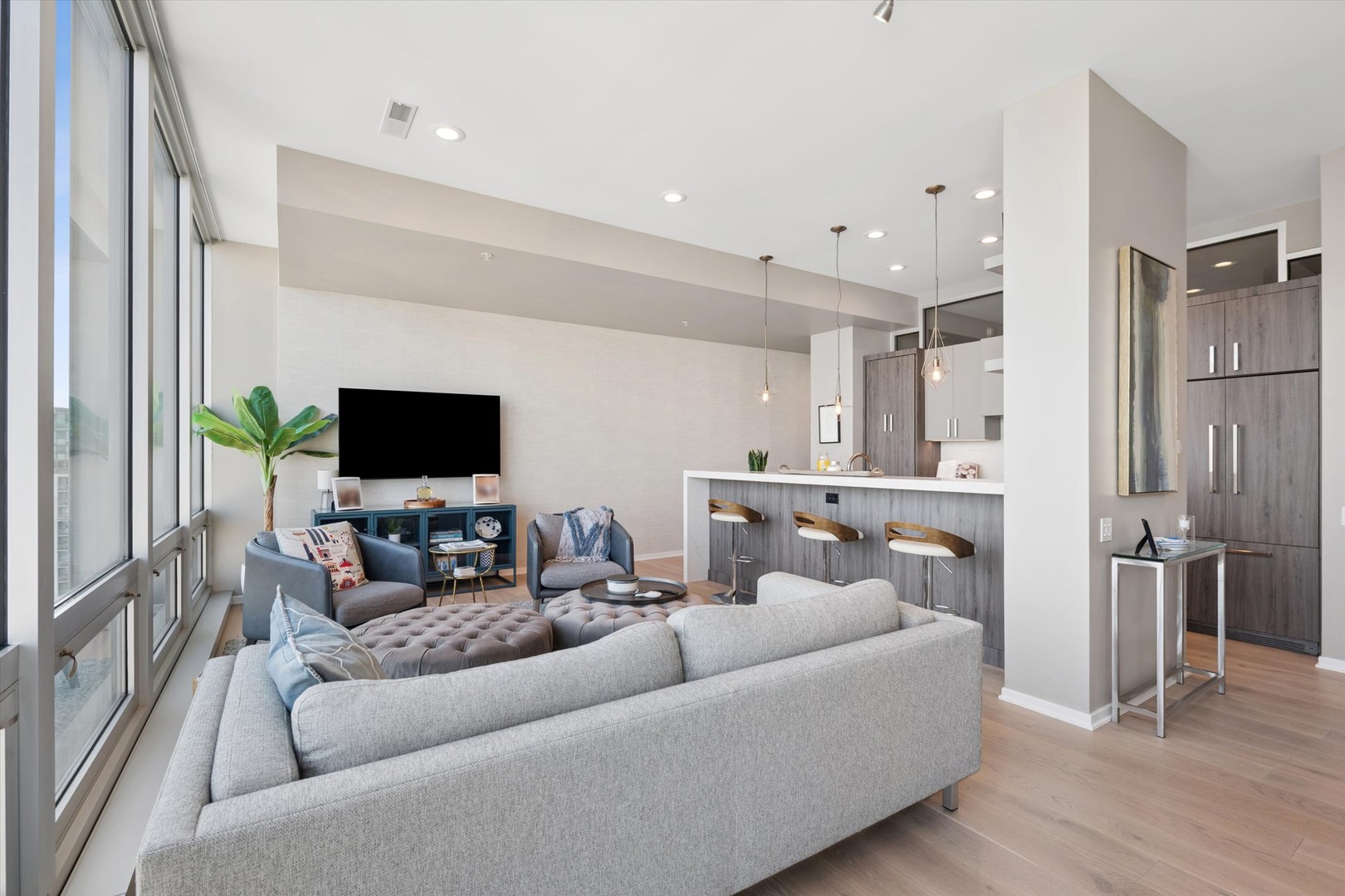 500 W Superior Street 1602
