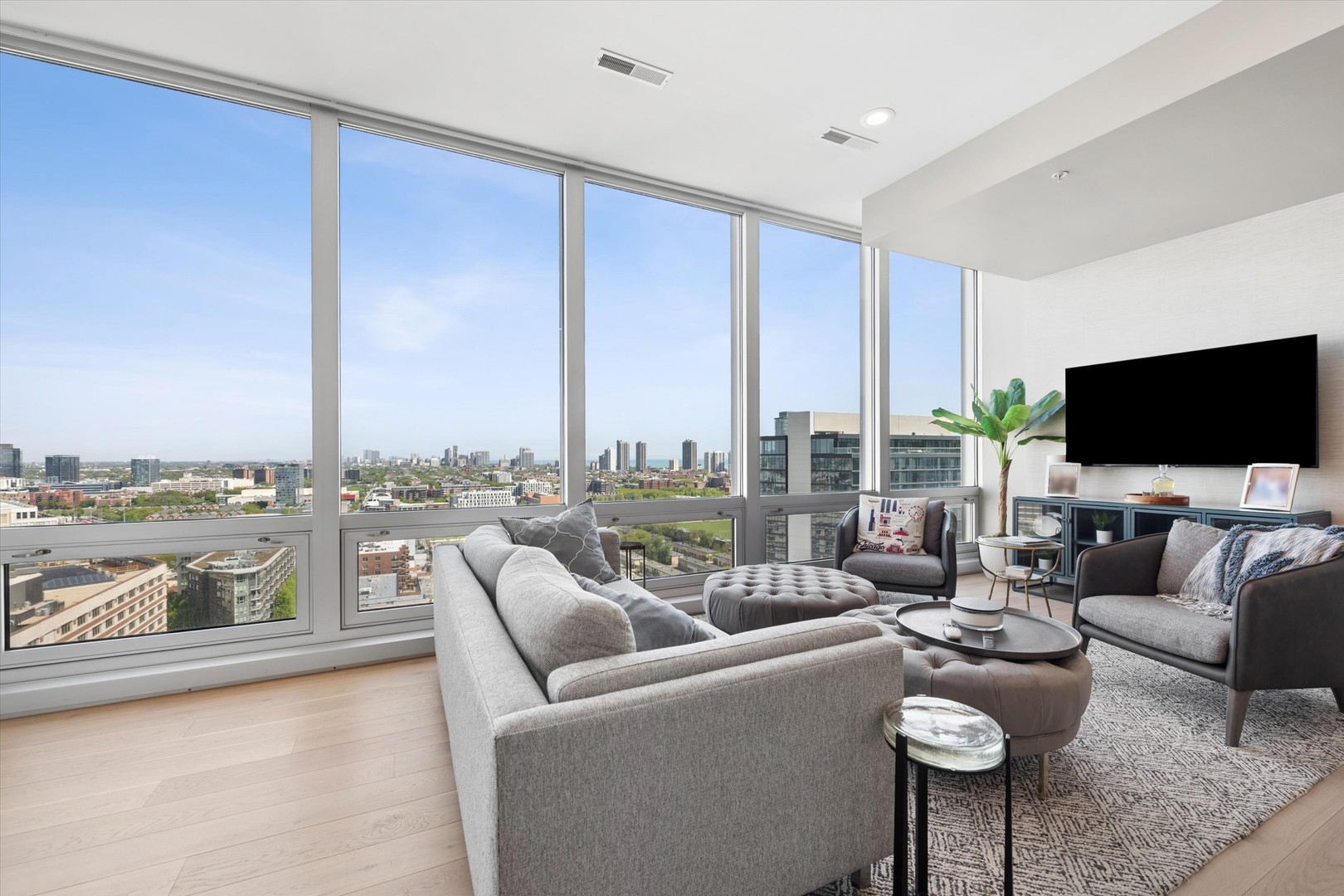 500 W Superior Street 1602