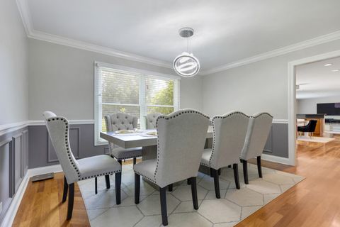 Tiny photo for 431 E Oakwood Drive, Barrington, IL 60010 (MLS # 12455240)