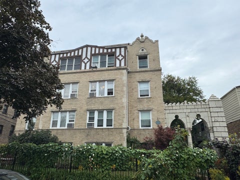 Photo of 1724 W Estes Avenue #1E, Chicago, IL 60626 (MLS # 12724590)