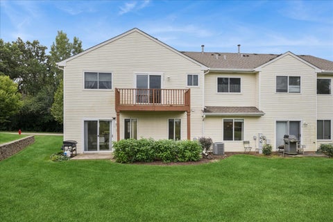 Tiny photo for 1550 Meadowsedge Lane #1550, Carpentersville, IL 60110 (MLS # 12731272)