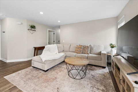 Tiny photo for 1550 Meadowsedge Lane #1550, Carpentersville, IL 60110 (MLS # 12731272)
