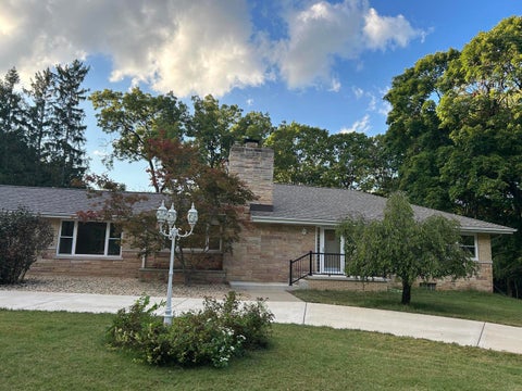 Photo of 5907 N Elm Lane, Peoria, IL 61614 (MLS # 12760298)