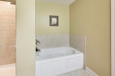Tiny photo for 1200 N Foxdale Drive #100, Addison, IL 60101 (MLS # 12589044)
