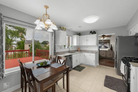 Tiny photo for 95 N Southport Road N, Mundelein, IL 60060 (MLS # 12442660)