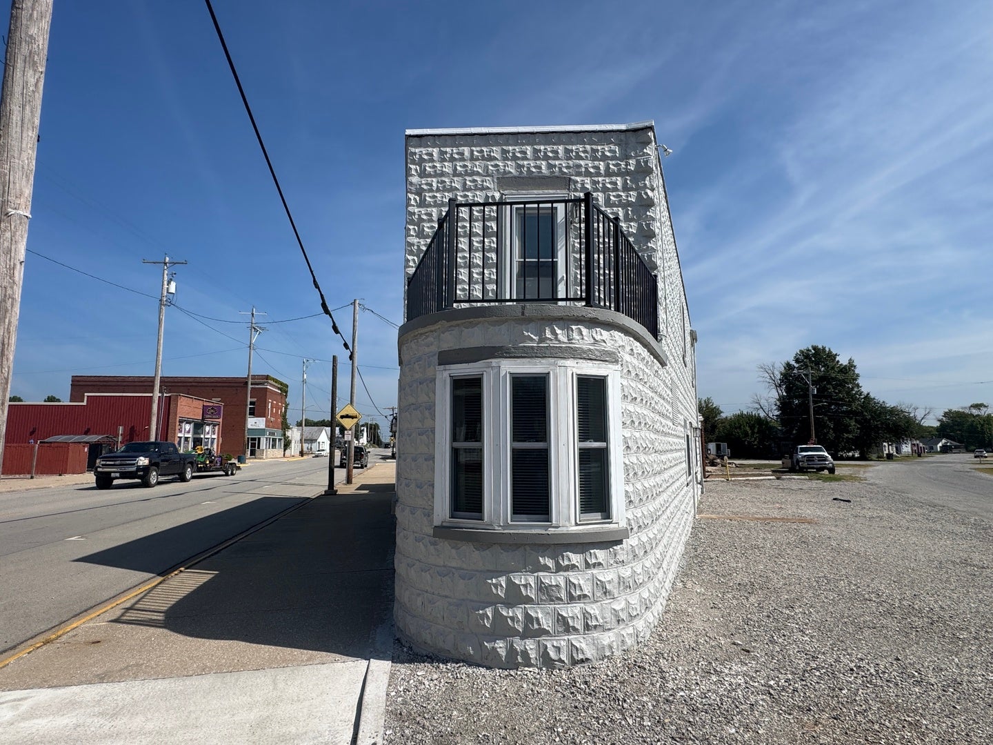 225 Main Street S