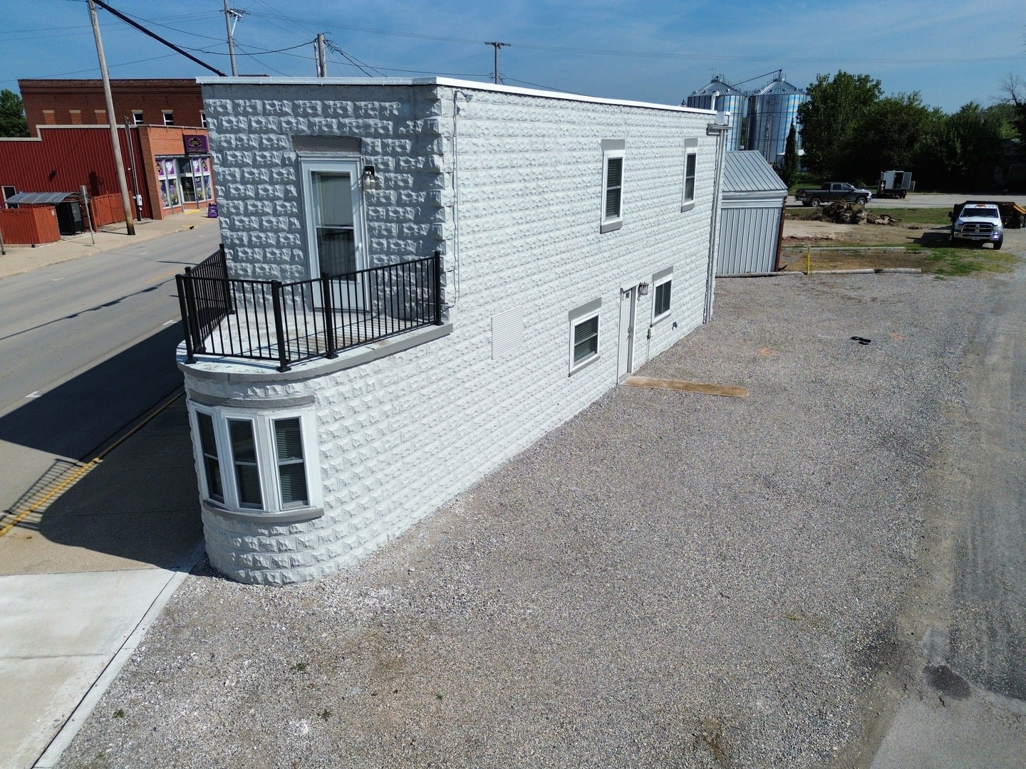 225 Main Street S