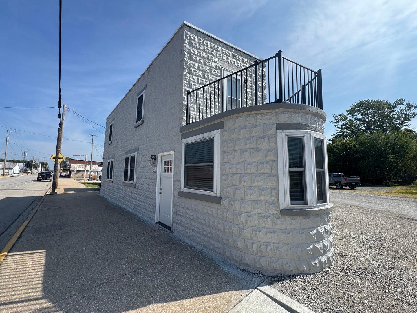 225 Main Street S