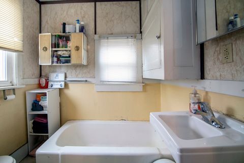 Tiny photo for 810 S 4th Avenue, Kankakee, IL 60901 (MLS # 12580566)