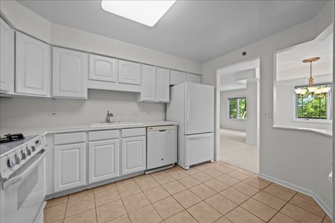 Tiny photo for 650 Laurel Avenue #303, Highland Park, IL 60035 (MLS # 12482994)