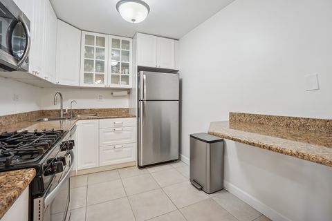 Tiny photo for 2050 Valencia Drive #307C, Northbrook, IL 60062 (MLS # 12454313)
