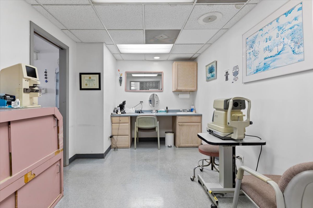 2719 W Peterson Avenue