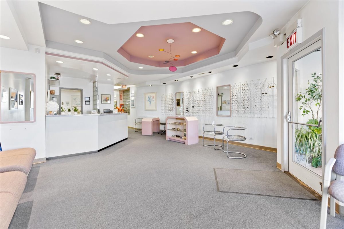 2719 W Peterson Avenue