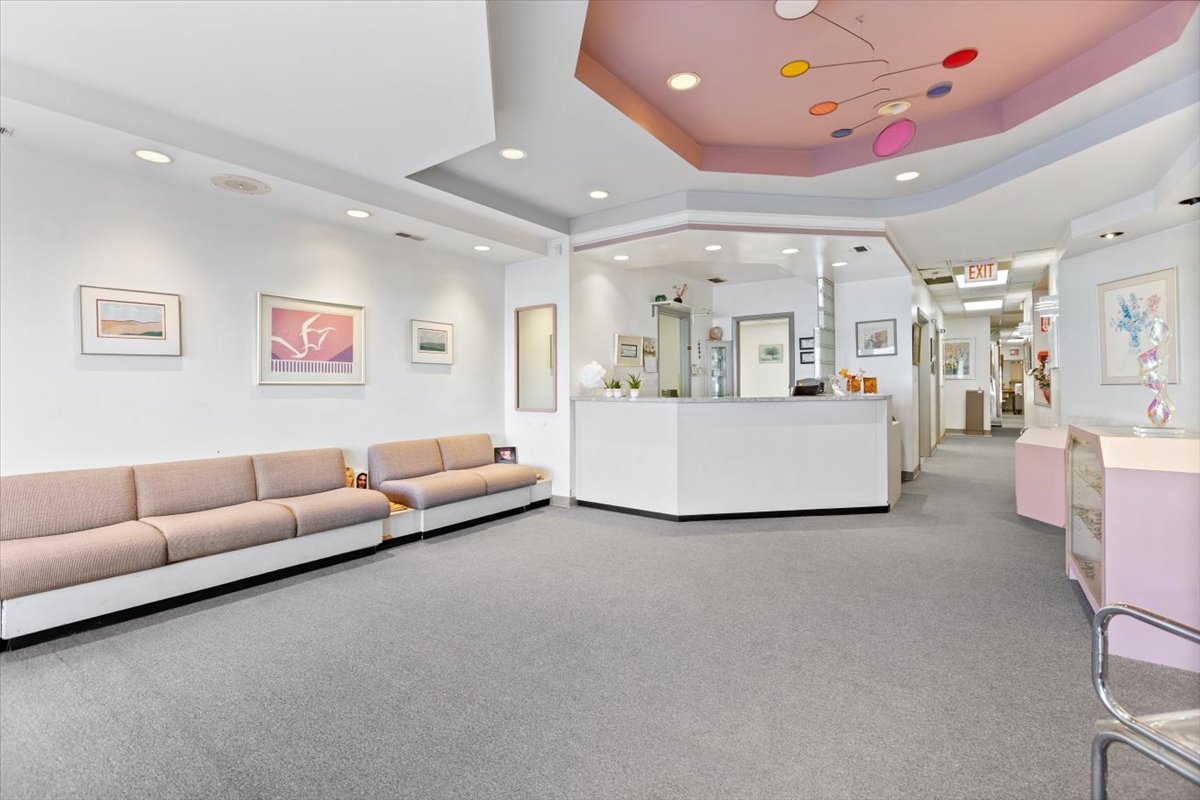 2719 W Peterson Avenue