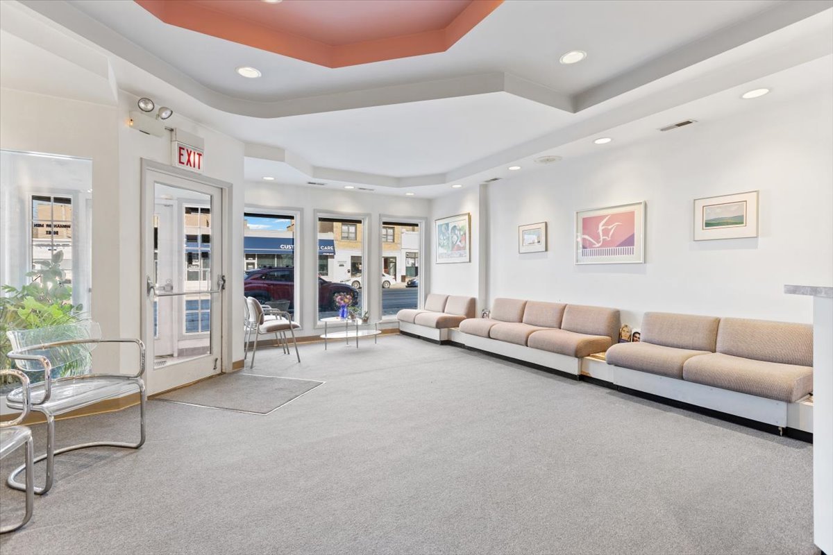 2719 W Peterson Avenue