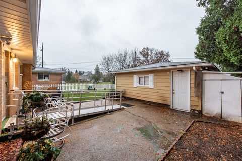 A home in North Chicago