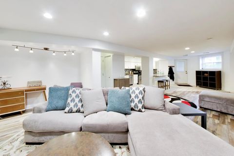 Tiny photo for 4053 N Sheridan Road #1, Chicago, IL 60613 (MLS # 12621559)