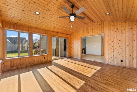 Tiny photo for 9933 123rd Street, Davenport, IA 52804 (MLS # QC4269448)