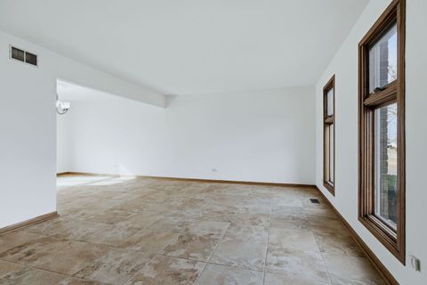 Tiny photo for 20W481 Westminster Drive, Downers Grove, IL 60516 (MLS # 12571390)