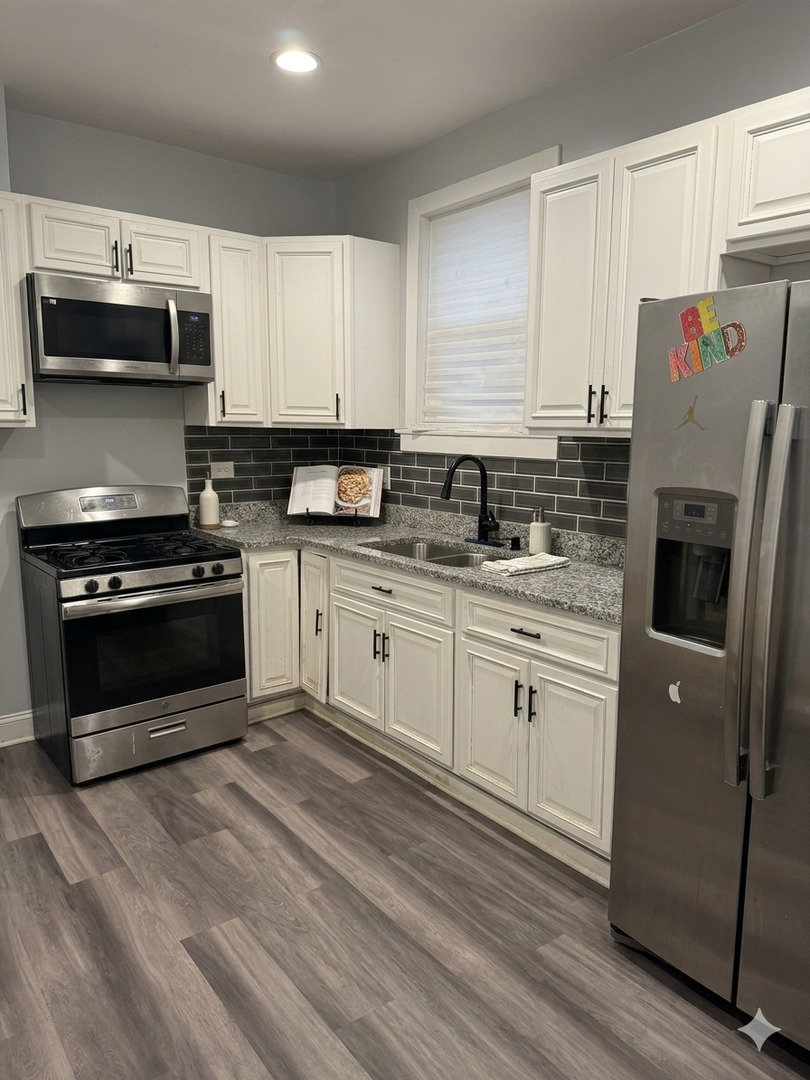 7034 S Hermitage Avenue