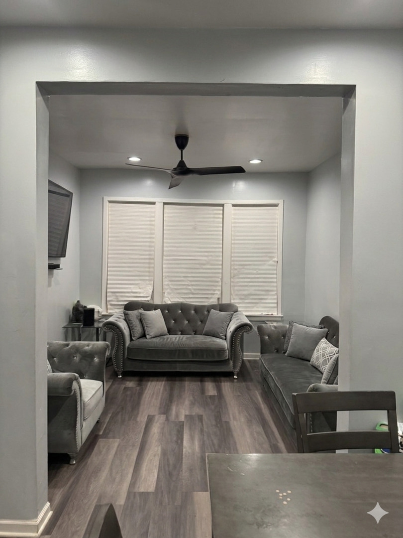 7034 S Hermitage Avenue