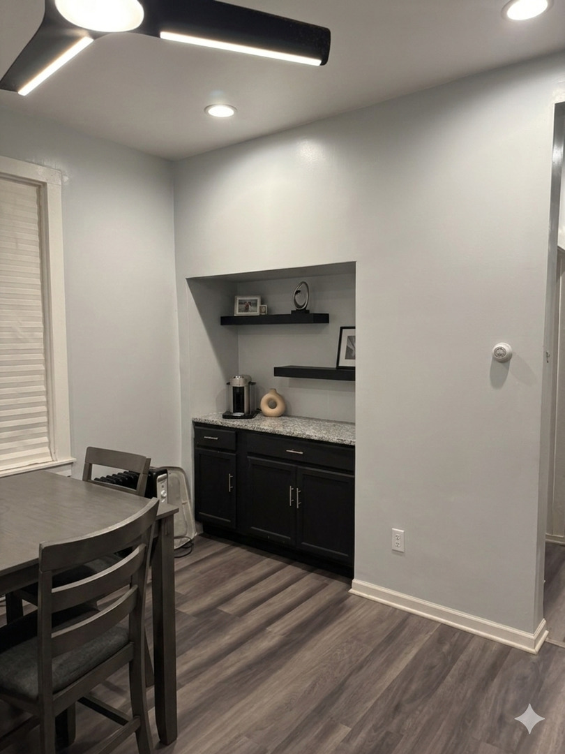 7034 S Hermitage Avenue