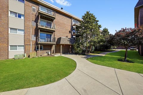 Tiny photo for 2301 Beau Monde Lane #205, Lisle, IL 60532 (MLS # 12498983)