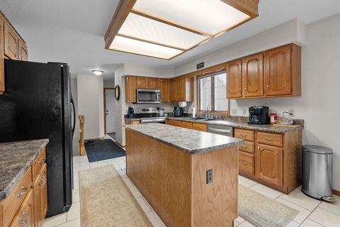 Tiny photo for 6002 Oakbrook Road, Davenport, IA 52806 (MLS # 12554860)