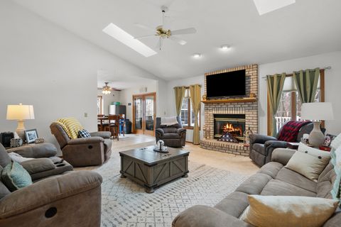 Tiny photo for 6002 Oakbrook Road, Davenport, IA 52806 (MLS # 12554860)