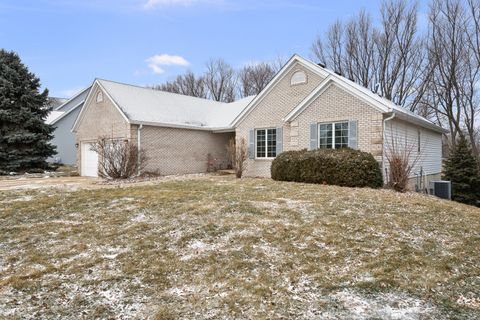 Tiny photo for 6002 Oakbrook Road, Davenport, IA 52806 (MLS # 12554860)