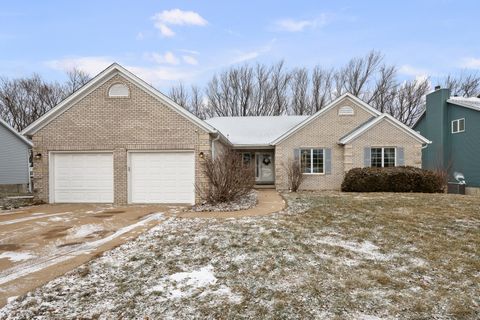 Tiny photo for 6002 Oakbrook Road, Davenport, IA 52806 (MLS # 12554860)