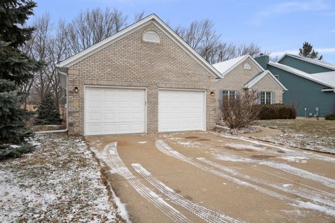 Tiny photo for 6002 Oakbrook Road, Davenport, IA 52806 (MLS # 12554860)