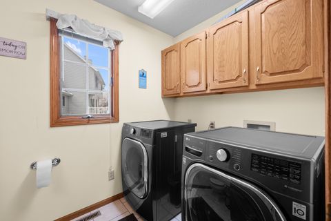 Tiny photo for 6002 Oakbrook Road, Davenport, IA 52806 (MLS # 12554860)