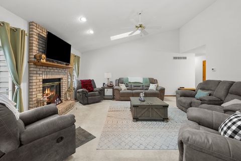 Tiny photo for 6002 Oakbrook Road, Davenport, IA 52806 (MLS # 12554860)