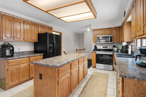 Tiny photo for 6002 Oakbrook Road, Davenport, IA 52806 (MLS # 12554860)