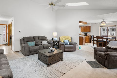 Tiny photo for 6002 Oakbrook Road, Davenport, IA 52806 (MLS # 12554860)