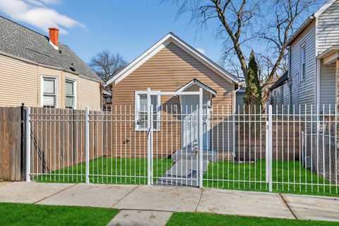 Tiny photo for 7535 S ST. LAWRENCE Avenue, Chicago, IL 60619 (MLS # 12621077)